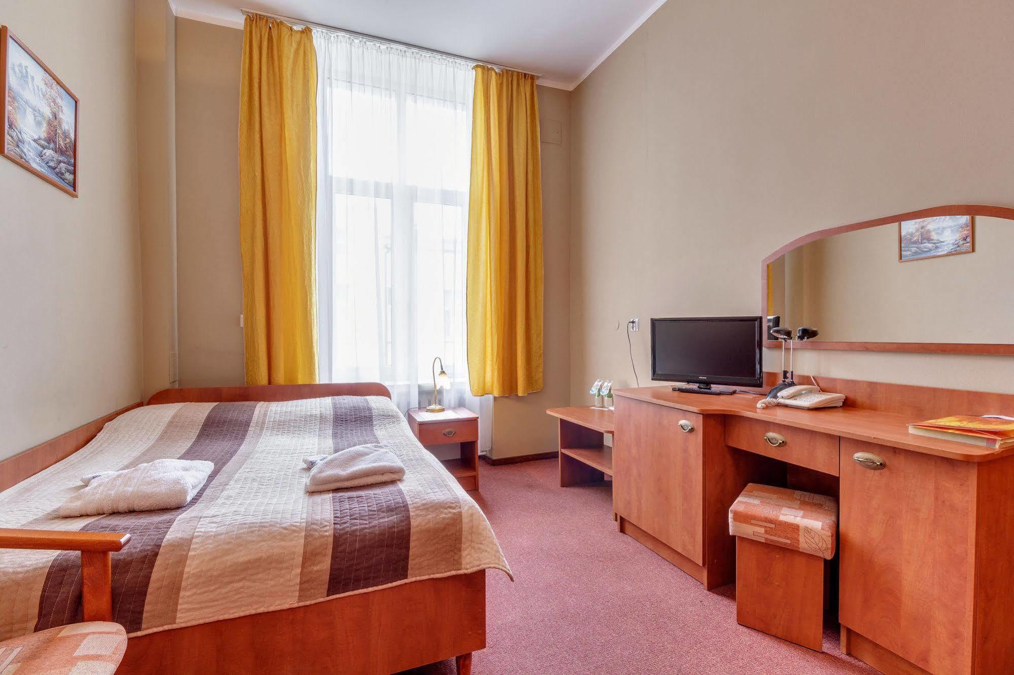 Hotel Mazowiecki Tomaszów Mazowiecki Extérieur photo